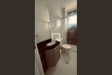 Banheiro de apartamento para alugar com 2 quartos, 73m² em Aviação, Praia Grande
