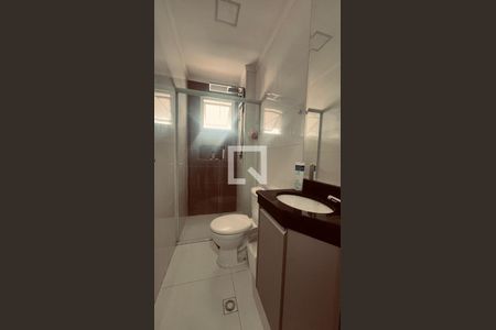 Banheiro de apartamento para alugar com 2 quartos, 73m² em Aviação, Praia Grande