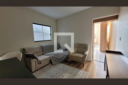 Sala de estar de casa para alugar com 2 quartos, 155m² em Vila Vermont, Itaquaquecetuba