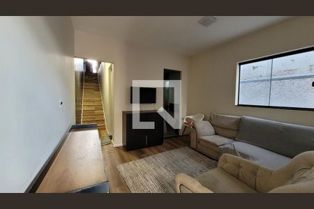 Sala de estar de casa para alugar com 2 quartos, 155m² em Vila Vermont, Itaquaquecetuba