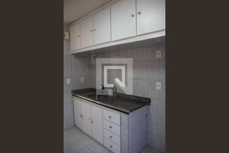 Cozinha e Área de Serviço de apartamento para alugar com 2 quartos, 75m² em Setor Urias Magalhães, Goiânia