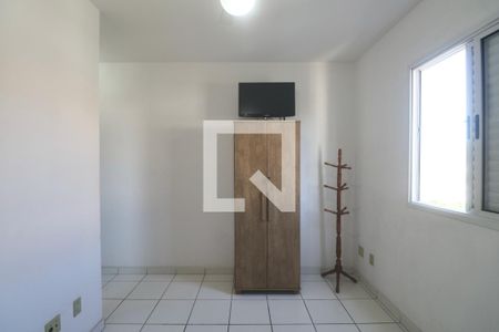 Suíte de apartamento para alugar com 2 quartos, 72m² em Jardim Las Palmas, Guarujá