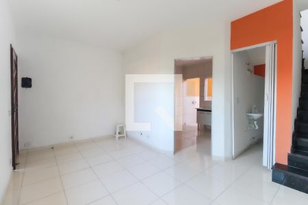 Sala de casa de condomínio para alugar com 2 quartos, 90m² em Vila Princesa Isabel, São Paulo