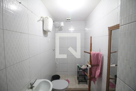Banheiro de kitnet/studio para alugar com 1 quarto, 62m² em Olinda, Nilópolis