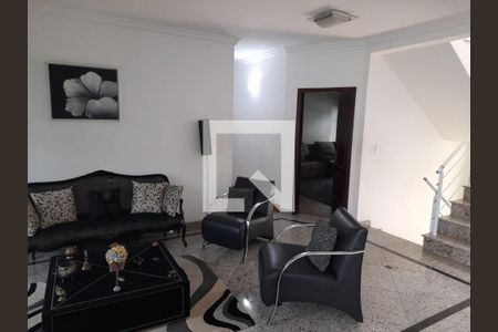 Sala de casa para alugar com 5 quartos, 680m² em Sabaúna, Mogi das Cruzes