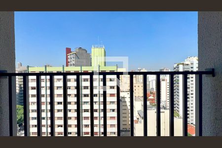 Varanda de kitnet/studio para alugar com 1 quarto, 27m² em Pinheiros, São Paulo