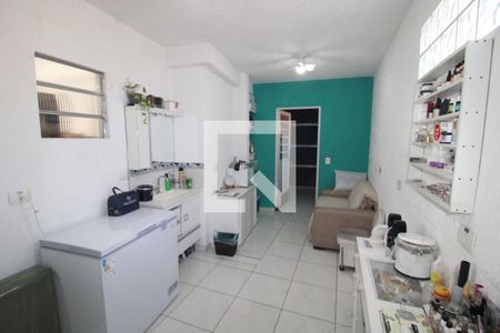 Sala 2 de casa à venda com 2 quartos, 200m² em Chora Menino, São Paulo