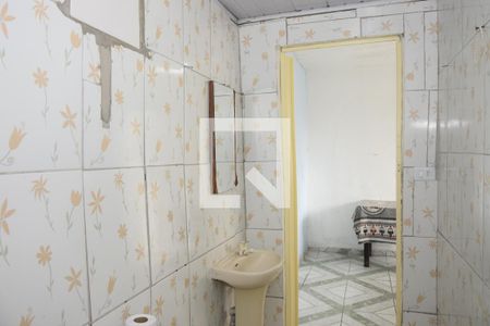 Banheiro de casa para alugar com 1 quarto, 45m² em Jardim Guaruja, Embu das Artes