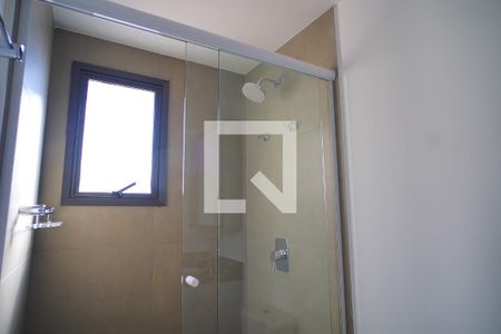 Banheiro de kitnet/studio para alugar com 1 quarto, 44m² em São João, Porto Alegre