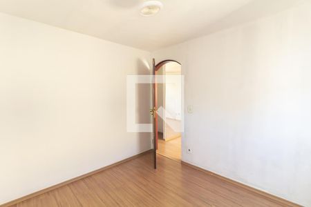 Quarto 1 de apartamento para alugar com 2 quartos, 55m² em Conjunto Residencial José Bonifácio, São Paulo