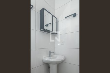 Banheiro de apartamento para alugar com 1 quarto, 26m² em Costa E Silva, Porto Alegre
