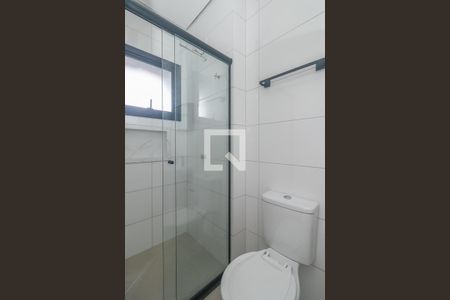 Banheiro de apartamento para alugar com 1 quarto, 25m² em Costa E Silva, Porto Alegre