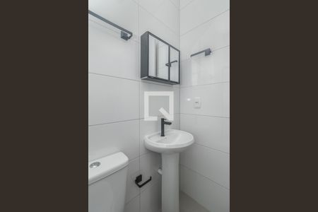 Banheiro de apartamento para alugar com 1 quarto, 26m² em Costa E Silva, Porto Alegre