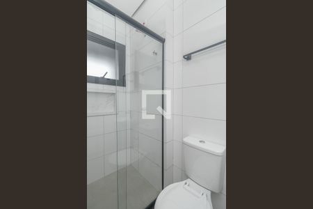 Banheiro de apartamento para alugar com 1 quarto, 26m² em Costa E Silva, Porto Alegre