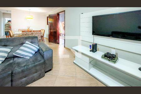 Sala de casa à venda com 4 quartos, 125m² em Jardim Lallo, São Paulo