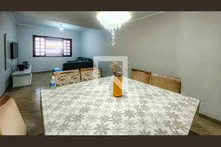 Sala de casa à venda com 4 quartos, 125m² em Jardim Lallo, São Paulo