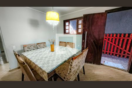 Sala de casa à venda com 4 quartos, 125m² em Jardim Lallo, São Paulo