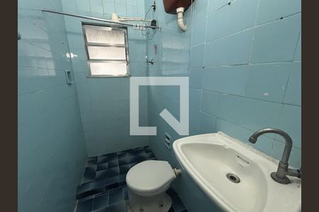 Banheiro de casa para alugar com 1 quarto, 21m² em Todos Os Santos, Rio de Janeiro