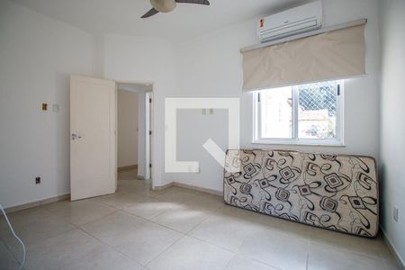 Quarto 2 de casa à venda com 7 quartos, 405m² em Grajaú, Rio de Janeiro
