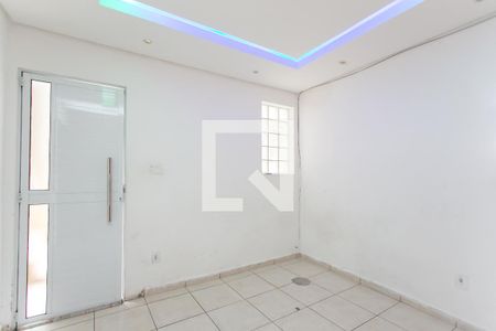 Sala de casa para alugar com 2 quartos, 25m² em Jardim Santa Teresinha, São Paulo
