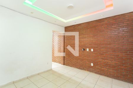 Sala de casa para alugar com 2 quartos, 25m² em Jardim Santa Teresinha, São Paulo