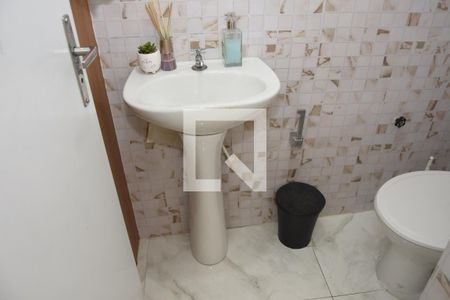 Lavabo de casa para alugar com 3 quartos, 64m² em Chacara Santa Maria, Embu das Artes