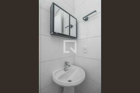 Banheiro de apartamento para alugar com 1 quarto, 26m² em Costa E Silva, Porto Alegre