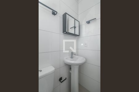 Banheiro de apartamento para alugar com 1 quarto, 26m² em Costa E Silva, Porto Alegre