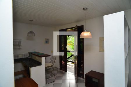 Sala de kitnet/studio para alugar com 1 quarto, 42m² em Barra da Tijuca, Rio de Janeiro