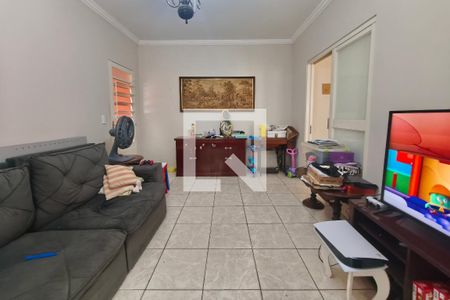 Sala de TV de casa à venda com 4 quartos, 166m² em Vila Marieta, Campinas