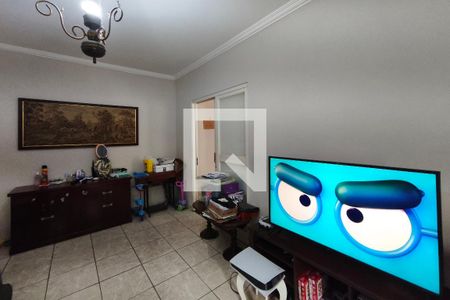 Sala de TV de casa à venda com 4 quartos, 166m² em Vila Marieta, Campinas