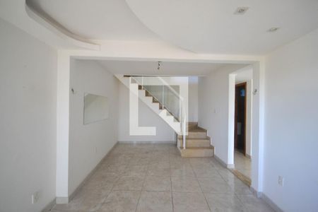 Sala de casa para alugar com 3 quartos, 155m² em Carmari, Nova Iguaçu