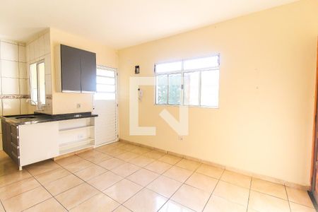Sala/Cozinha de casa de condomínio para alugar com 1 quarto, 50m² em Jardim das Oliveiras, São Paulo