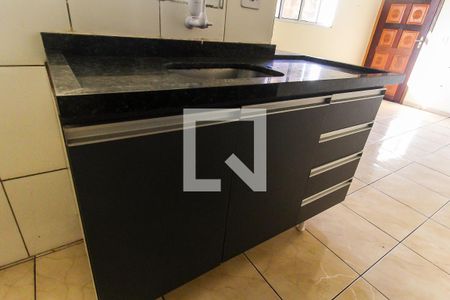 Cozinha de casa de condomínio para alugar com 1 quarto, 50m² em Jardim das Oliveiras, São Paulo