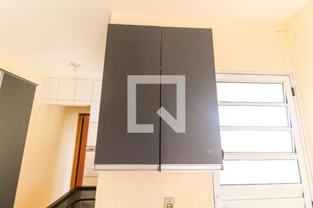 Cozinha de casa de condomínio para alugar com 1 quarto, 50m² em Jardim das Oliveiras, São Paulo