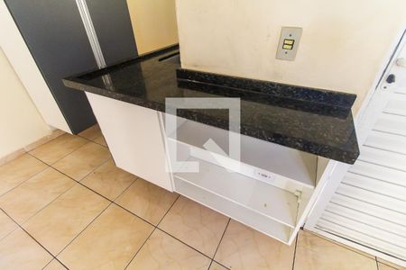 Cozinha de casa de condomínio para alugar com 1 quarto, 50m² em Jardim das Oliveiras, São Paulo