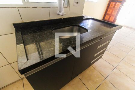 Cozinha de casa de condomínio para alugar com 1 quarto, 50m² em Jardim das Oliveiras, São Paulo