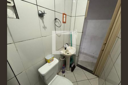 Banheiro de casa para alugar com 1 quarto, 56m² em Conjunto Residencial José Bonifácio, São Paulo
