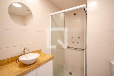 Banheiro de kitnet/studio para alugar com 1 quarto, 24m² em Butantã, São Paulo