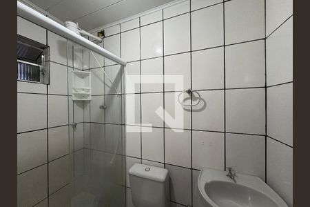 Banheiro de casa para alugar com 1 quarto, 4m² em Vila Zat, São Paulo