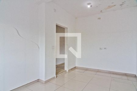 Quarto 1 de casa para alugar com 2 quartos, 70m² em Vila Zat, São Paulo