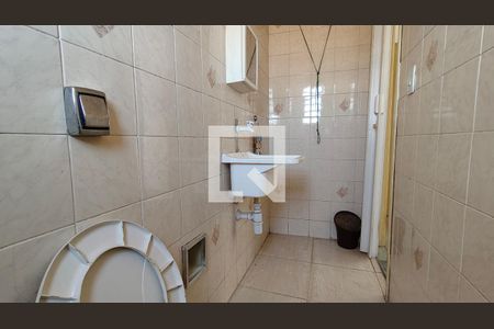 Banheiro de casa para alugar com 1 quarto, 30m² em Vila Pereira Cerca, São Paulo