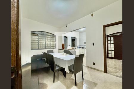 Casa à venda com 3 quartos, 119m² em Califórnia, Belo Horizonte