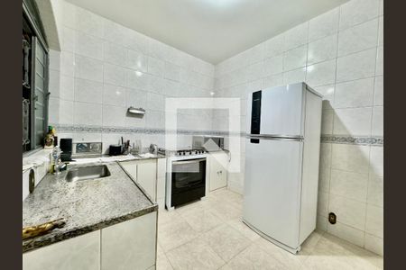 Casa à venda com 3 quartos, 119m² em Califórnia, Belo Horizonte