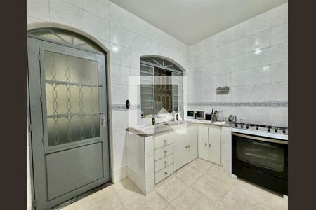 Casa à venda com 3 quartos, 119m² em Califórnia, Belo Horizonte