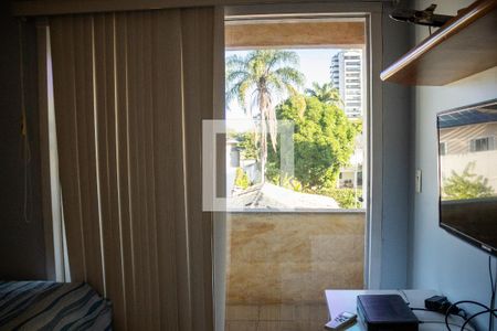 Quarto de casa de condomínio para alugar com 8 quartos, 1200m² em Barra da Tijuca, Rio de Janeiro
