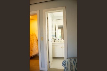 Quarto de casa de condomínio para alugar com 8 quartos, 1200m² em Barra da Tijuca, Rio de Janeiro