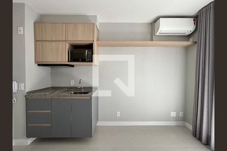 Sala  de apartamento para alugar com 1 quarto, 24m² em Pinheiros, São Paulo