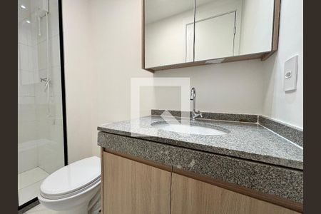 Banheiro  de apartamento para alugar com 1 quarto, 24m² em Pinheiros, São Paulo