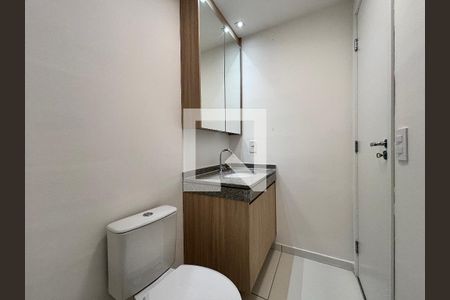 Banheiro  de apartamento para alugar com 1 quarto, 24m² em Pinheiros, São Paulo